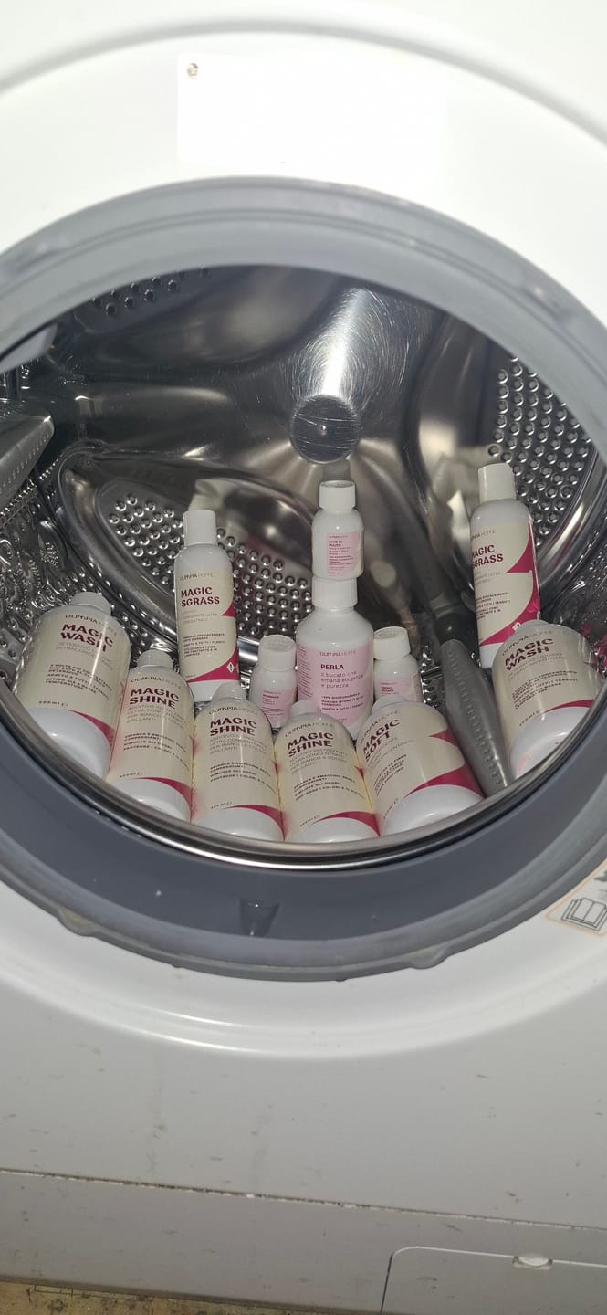 Customer photo review of Magic Shine - Additivo Igienizzante Ultra Concentrato per Bianco & Colori Brillanti Ml.400