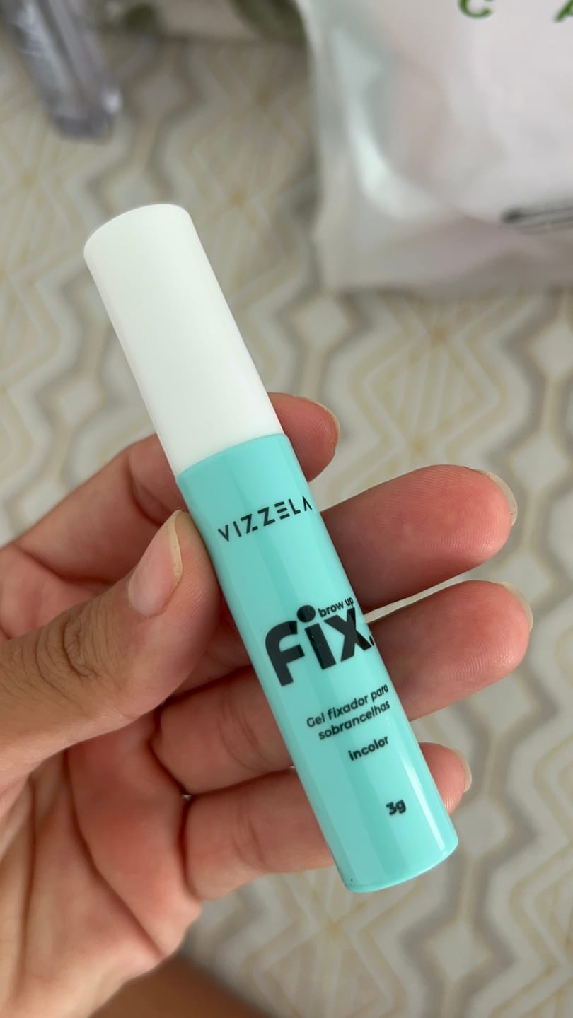 Customer photo review of Brow Up Fix - Gel Fixador para Sobrancelhas – Vizzela