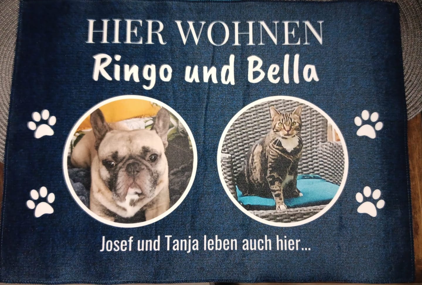 Customer photo review of Hier wohnt - Individuelle Haustier Fußmatte