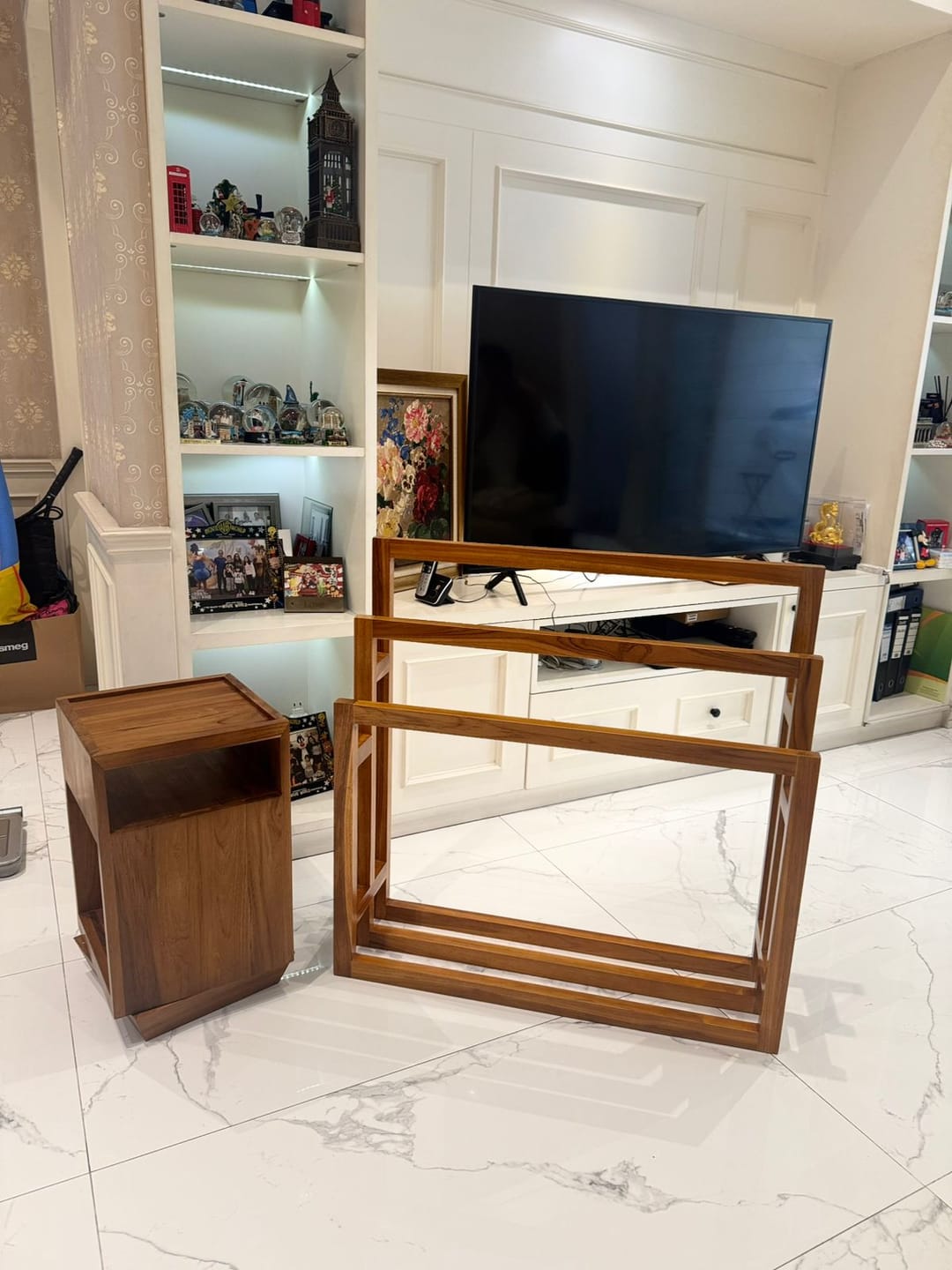 Customer photo review of Exclusive Tiered Teak Towel Rack