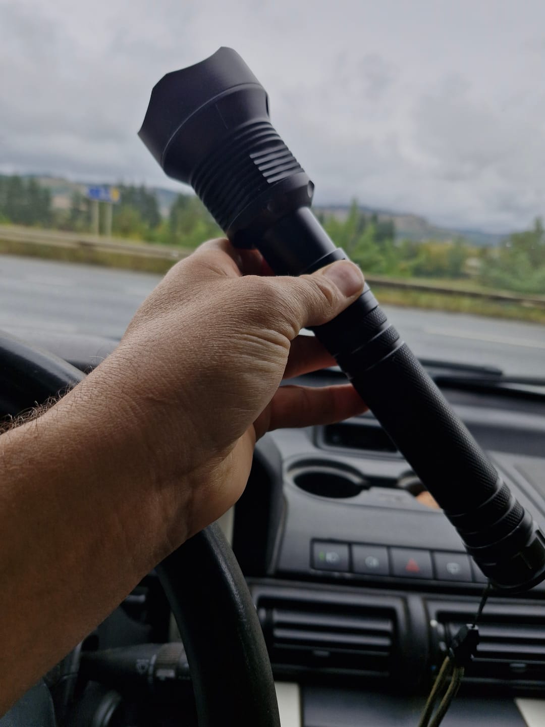 Customer photo review of Lanterna Profesionala LED Puternic Incarcare USB ZOOM Reglabil