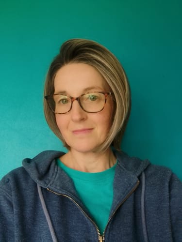 Customer photo review of JBEXTENSION 12 Inches Bob Cut Milan Blonde Pre-Cut Snowflake Lace Frontlace Glueless Wig KHLOE MILAN BLONDE【PERMATEASE】【BENDY EAR TABS】