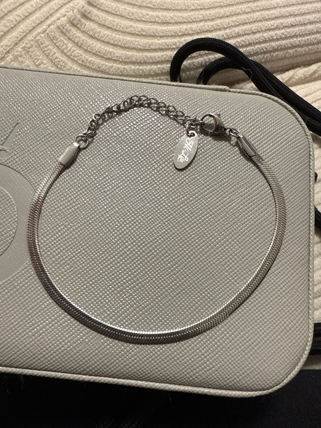 Customer photo review of Hi-Life Sleek Armband 14K Gold Plated