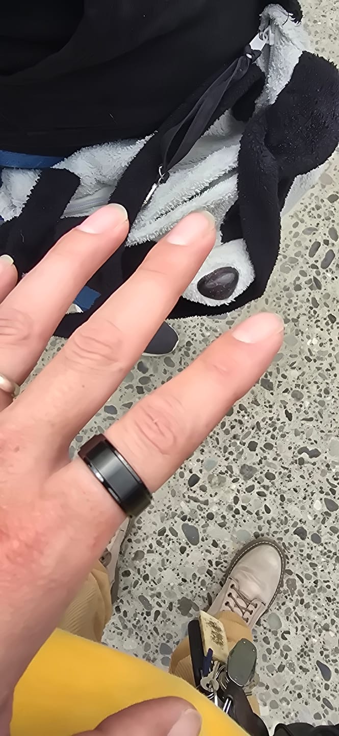 Customer photo review of Anillo Essential Strong Black Carburo de Tungsteno