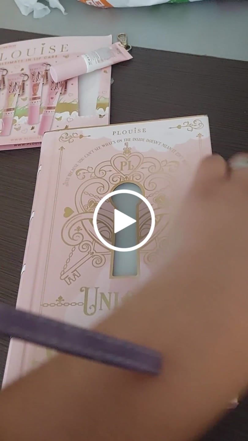 Customer video review of P. Louise Unlock Your Creativity Rainbow Eyeshadow Palette