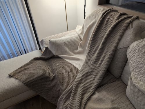 建瑋 review of 冬日新款羊毛針織蓋毯 image 1 out of 1