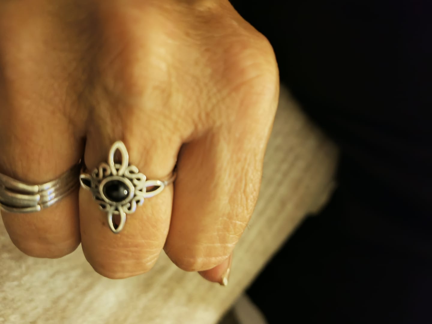 Customer photo review of Bague Ajustable "Énergie Mystique" - Noeud de Sorcière & Obsidienne
