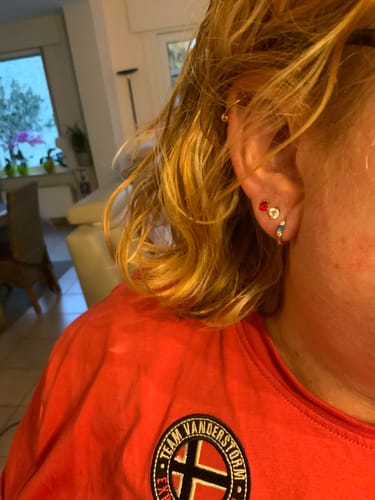 Customer photo review of COLORED STUDS.