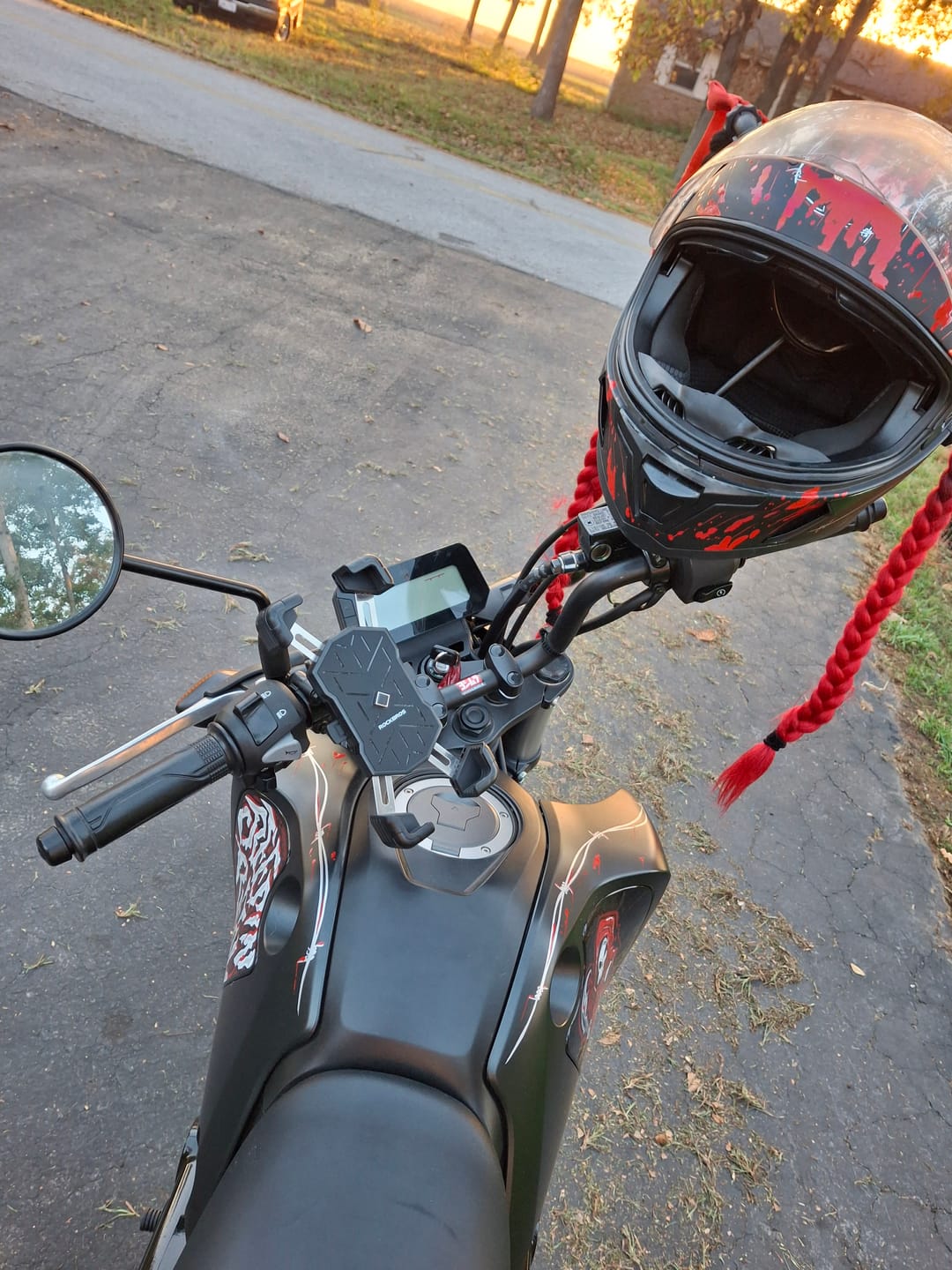 Customer photo review of ROCKBROS Bike Phone Holder Mount Clamp 360 Rotatable Motorcycle Mount