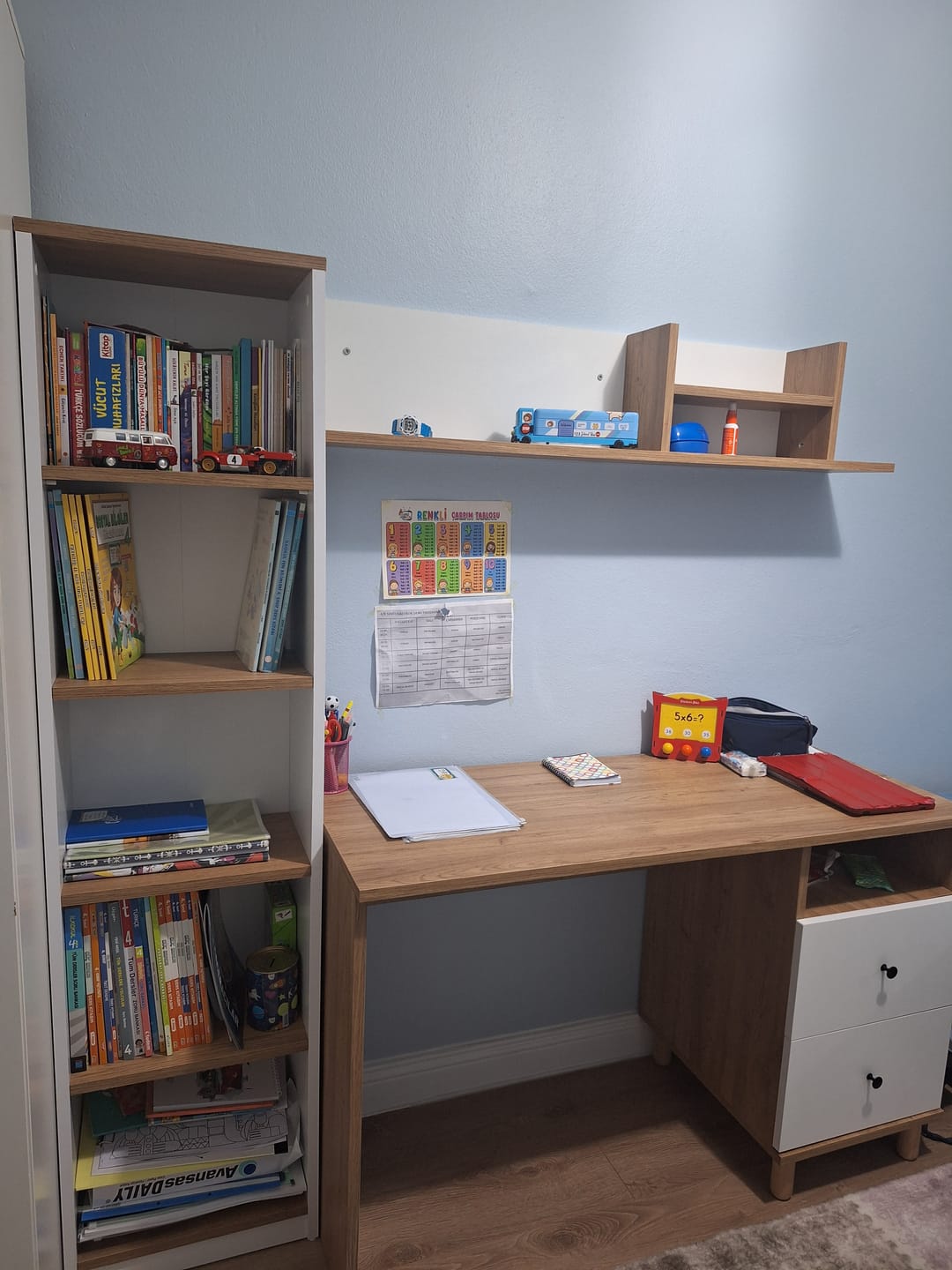 Customer photo review of Rani HA115 Çekmeceli Kitaplıklı Çalışma Ofis Bilgisayar Masası Sepet Ceviz - Beyaz