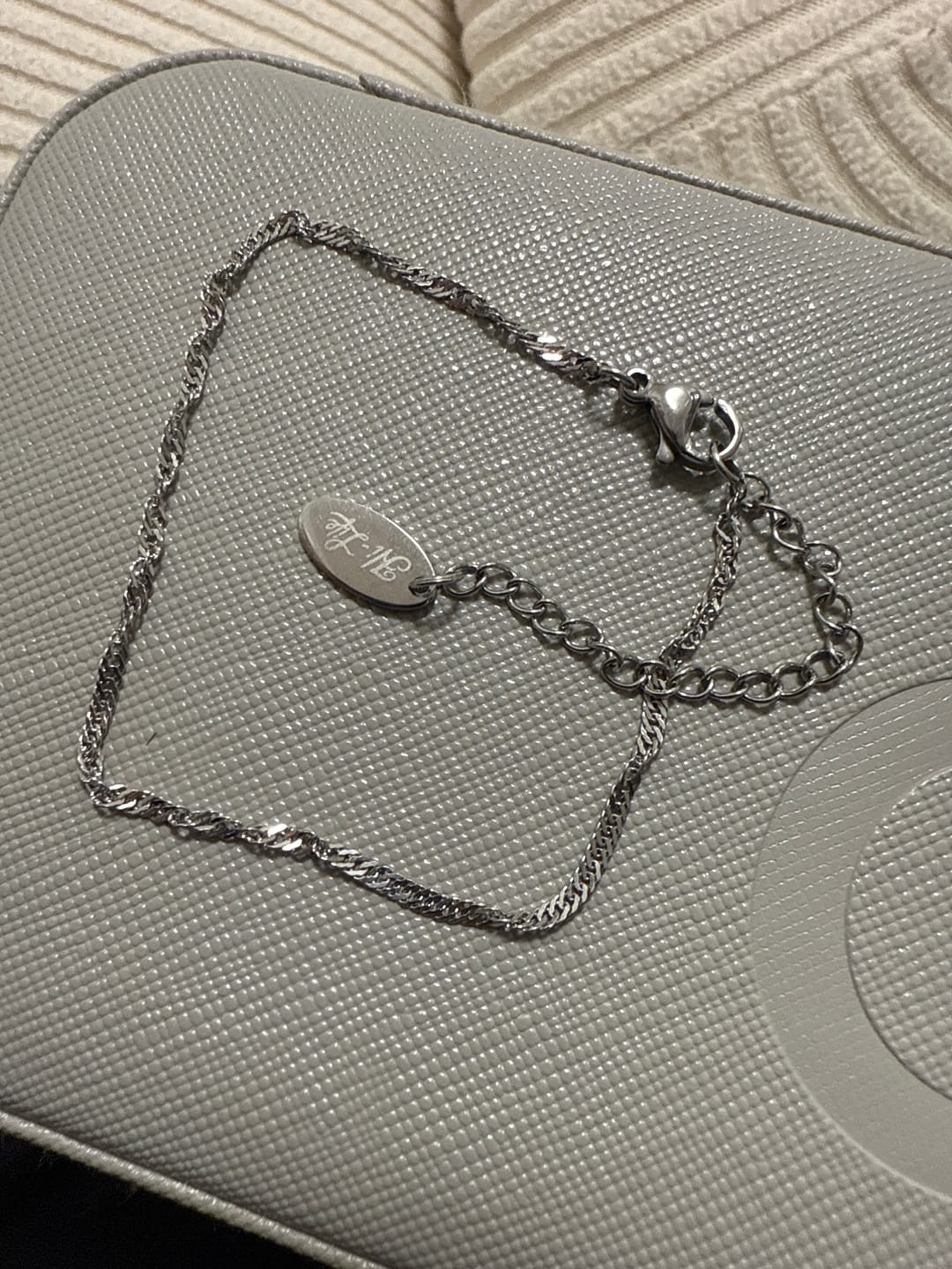 Customer photo review of Twisted Simple Armband 14K Vergoldet