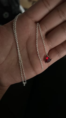Customer photo review of SET CONJUNTO COLLAR + ANILLO + ARETE CORAZÓN ELEVADO ROJO PANDORA