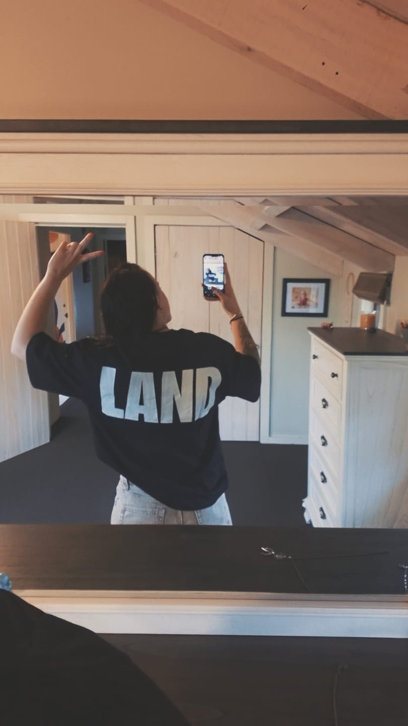 Customer photo review of ''LAND BLACK Tīhāte *PRE ORDER*