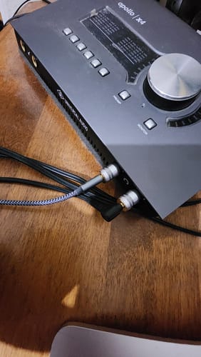 Customer photo review of Soundrise White Ceramic Audio Adapter 3-Pack – 1/8" (3.5mm) to 1/4" (6.35mm) TRS – Gold-Plated Stereo Headphone Jack Converters