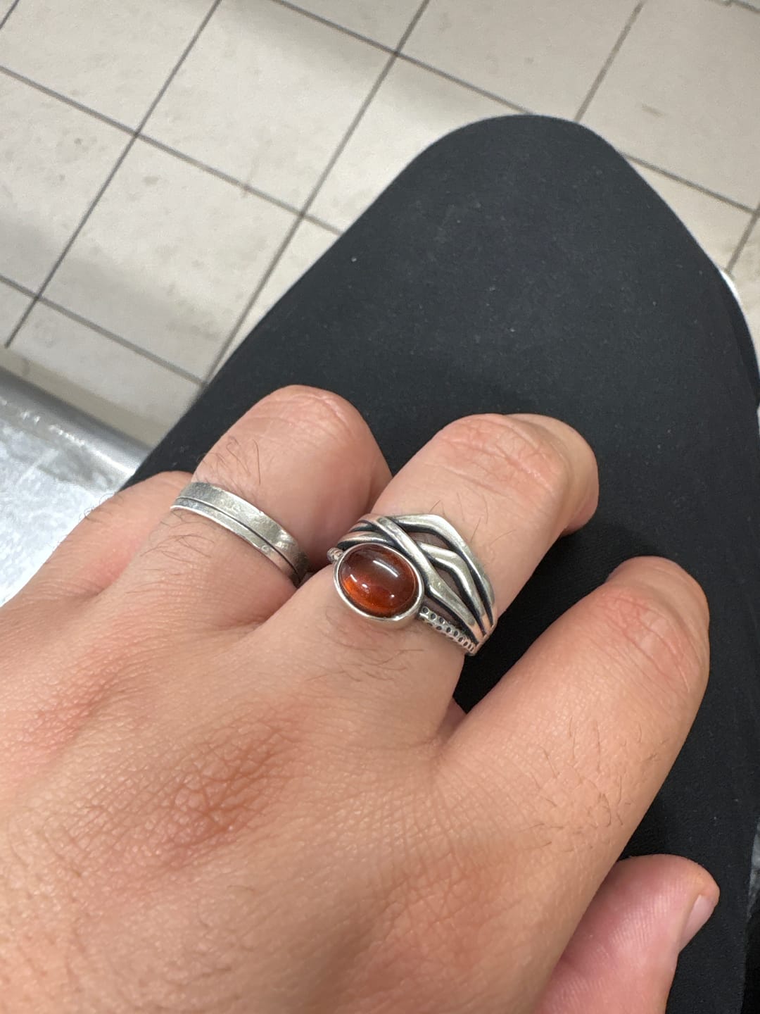 Customer photo review of Bague Ajustable "Prema" en Grenat & Argent
