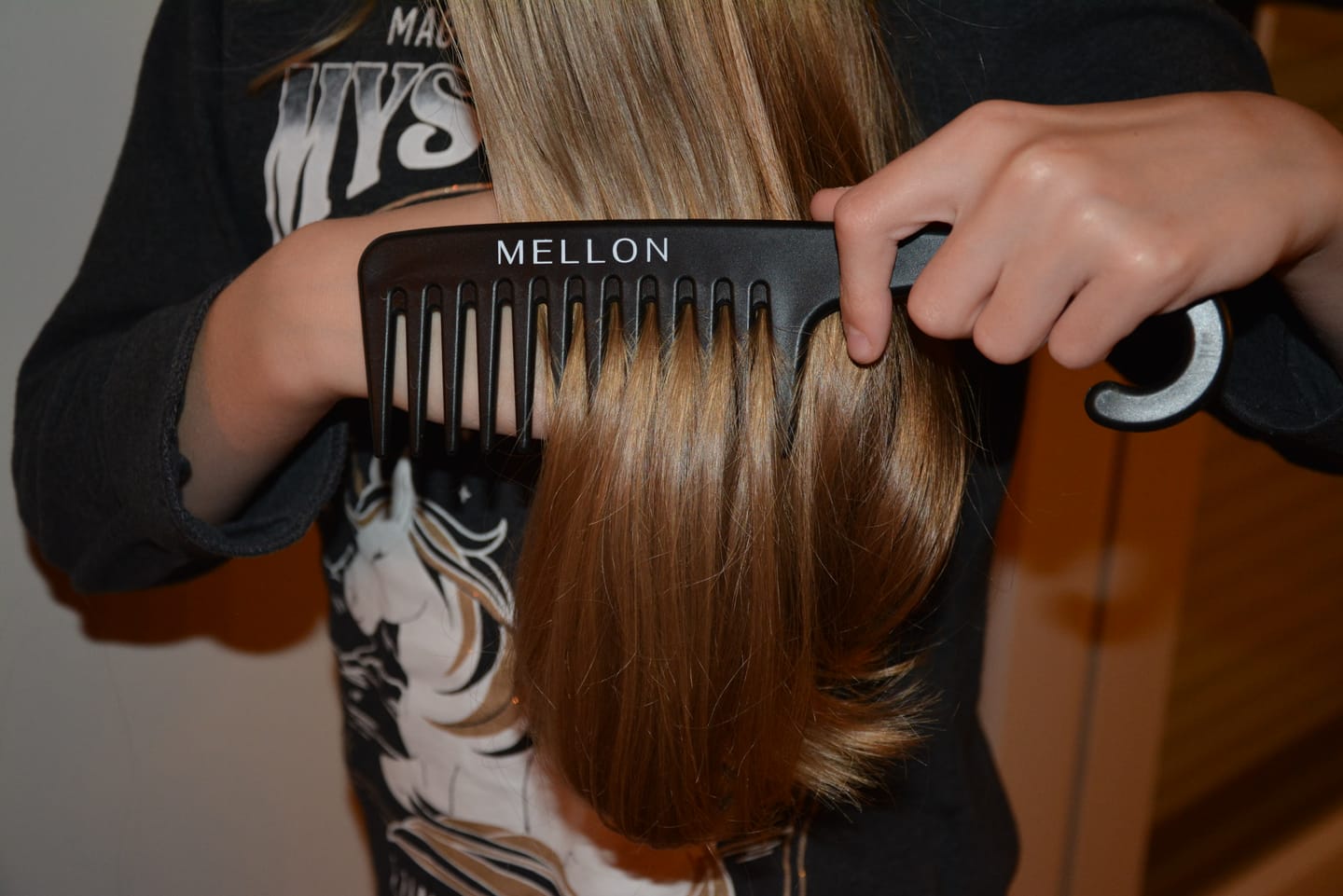 Customer photo review of Wide tooth comb (met haak)