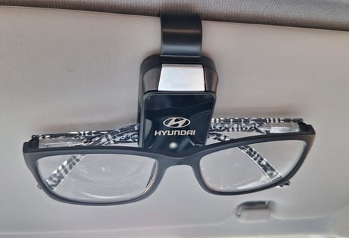 Customer photo review of Multifunktionaler Clip und Halter für Auto-Brillen