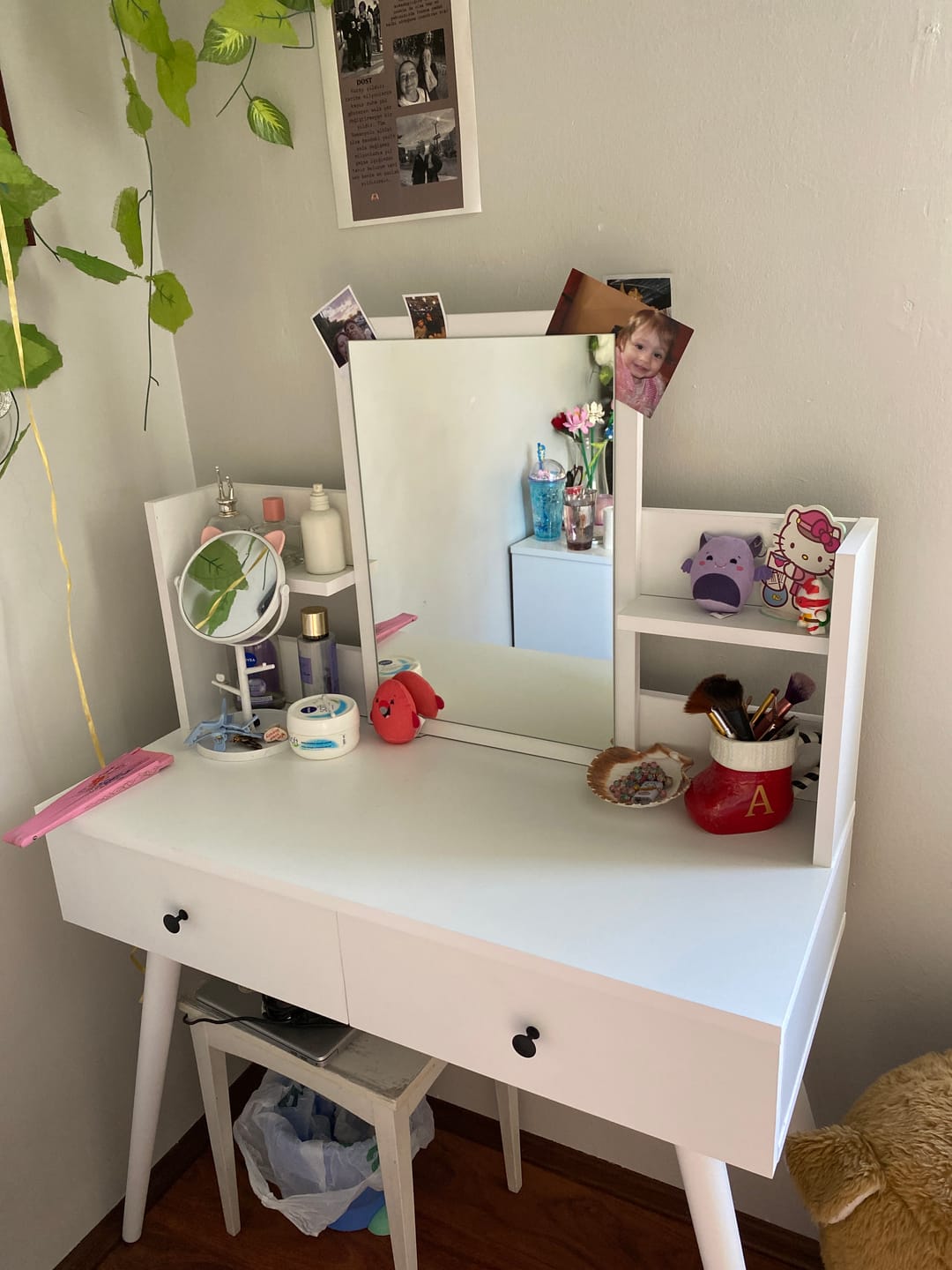 Customer photo review of Rani BJ102 Makyaj Tuvalet Masası 2 Çekmeceli Raflı Aynalı Takı Düzenleyici Beyaz
