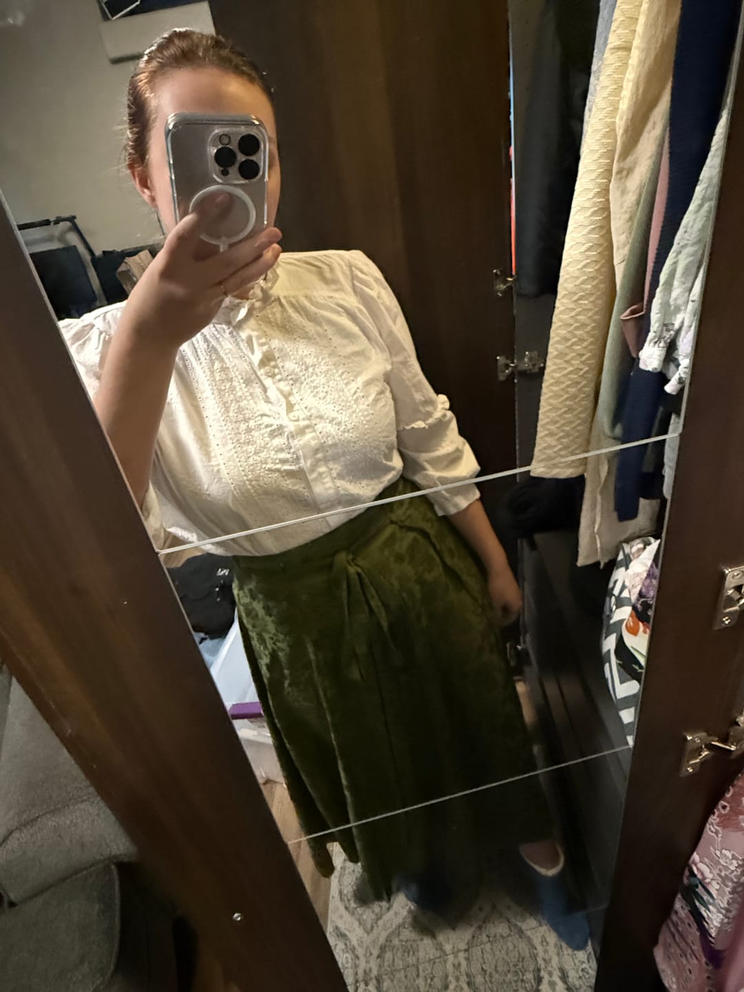 Customer photo review of Holding the Moon 上揽月 Olive Green Weijin Tang 10 Panel Poqun Skirt