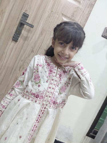 Customer photo review of Glossy Milkshake