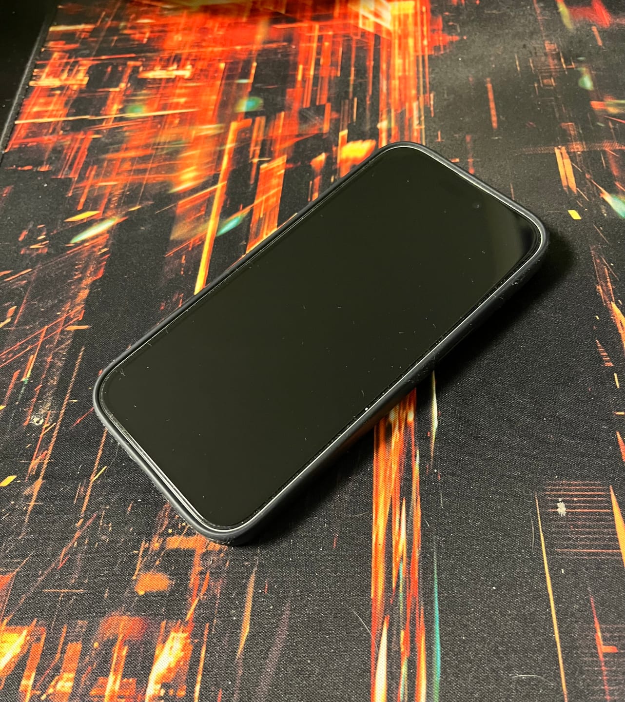 Customer photo review of iPhone 15 panssarilasi Riite - Asennuskehikolla, Kirkas