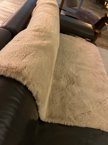 Kundenbewertung mit Foto zu CAILY | Hundedecke & Sofaschutz – Wasserdicht, waschbar & super weich