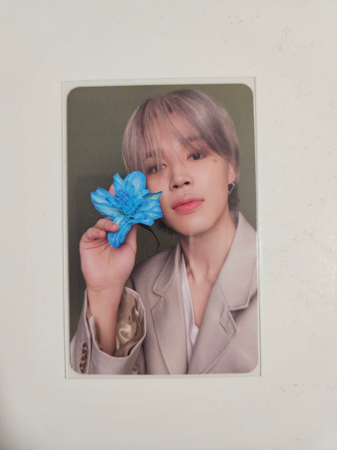 Customer photo review of PREMIUM PHOTOCARD SLEEVES - PURPLE VERSION (57x88MM)