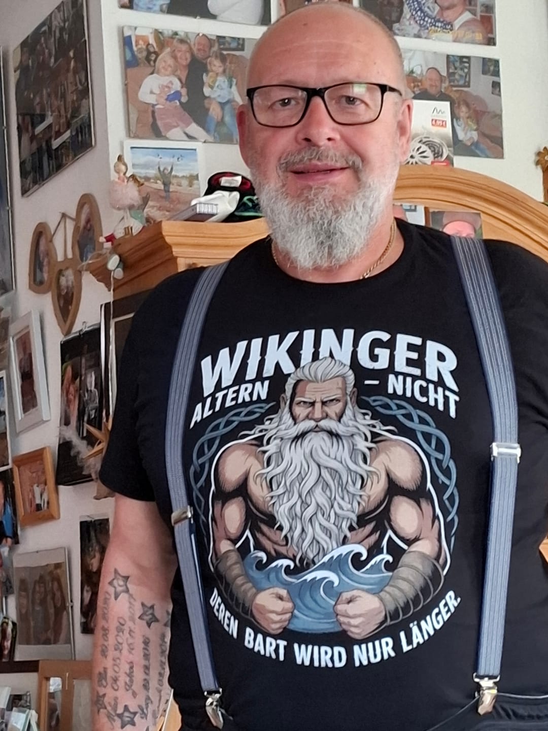 Customer photo review of Wikinger altern nicht  - Herren Shirt