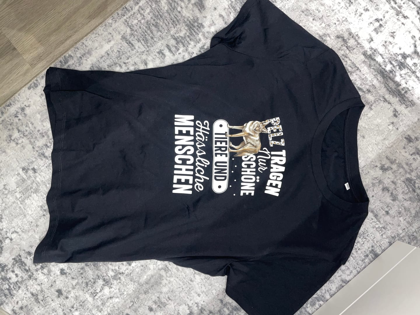 Customer photo review of Pelz tragen nur schöne Tiere - Frauen Premium Shirt