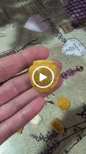 Customer video review of Colorante líquido para velas MIEL Y MOSTAZA