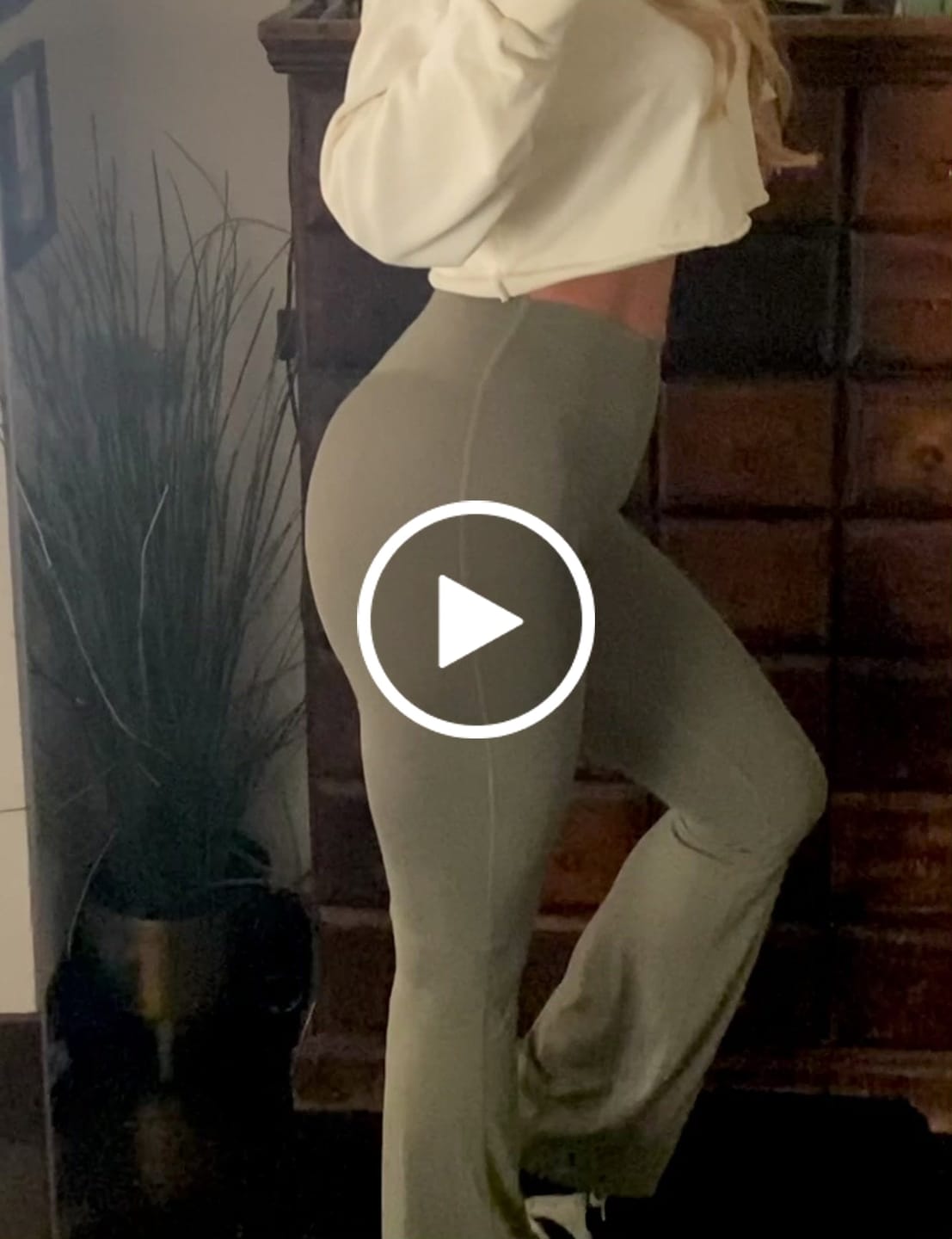 Customer video review of LEGGINGS A ZAMPA DI ELEFANTE AURA VERDE MILITARE