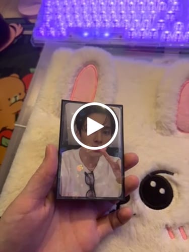 Customer video review of PREMIUM HOLOGRAPHIC PHOTOCARD SLEEVES - BUNNY VERSION