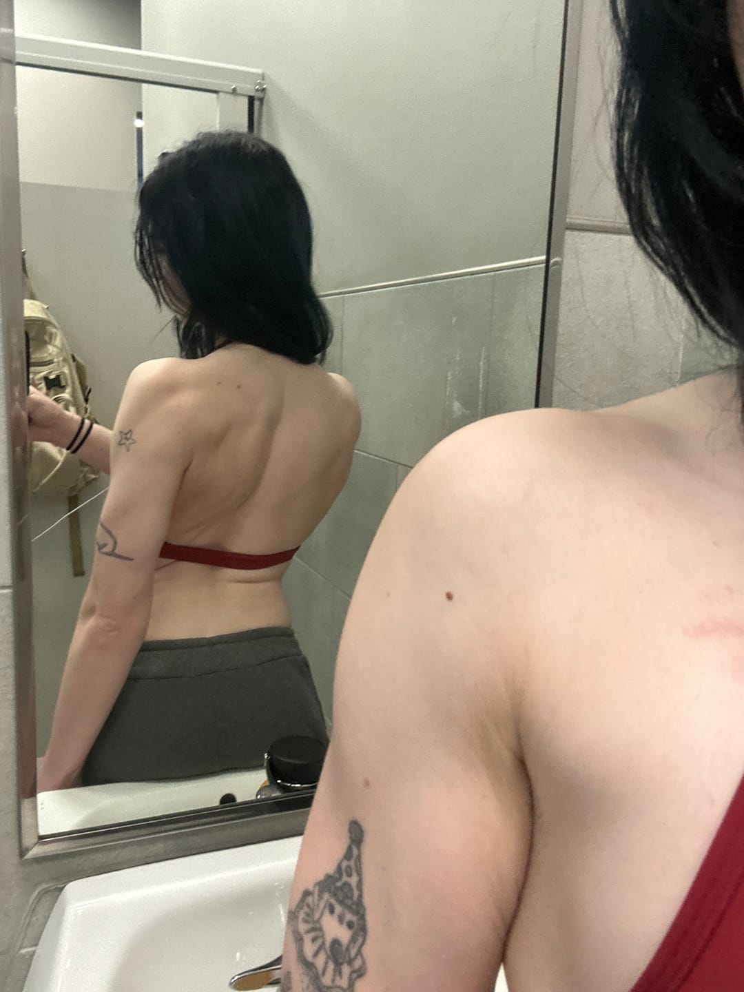 Customer photo review of W335 URBAN V-NECK BRA Fall 24'