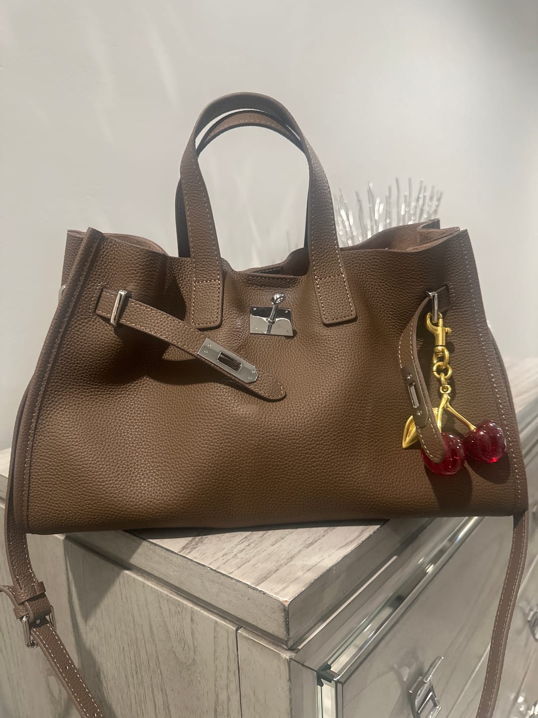 Customer photo review of Urban Luxe — Genuine Leather Power Tote. Women’s shoulder bag