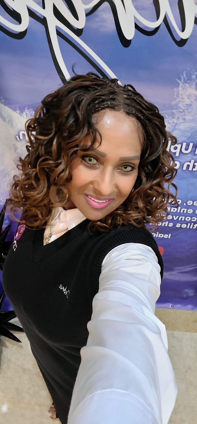 Customer photo review of Chunky By Zury Sis Glueless 13x5 Pre-Braided HD Lace Front Wig - BORA BORA SASSY