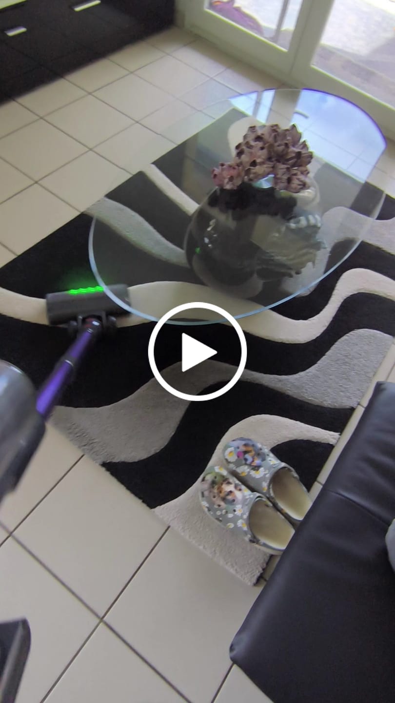 Customer video review of Aspirateur balai V1 Pro – Moteur ultra-puissant 100 000 tr/min pour une performance exceptionnelle