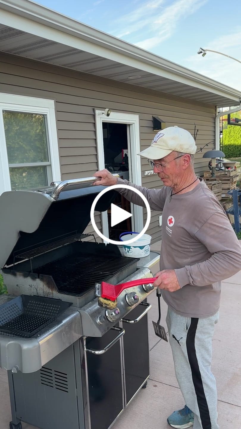 Customer video review of Double Up: 2 Handles + 4 Cleaning Heads (w/ Scraper)