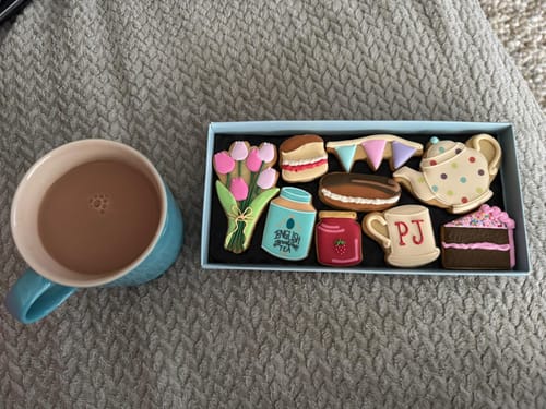 Customer photo review of Afternoon Tea Deluxe Biscuit Box