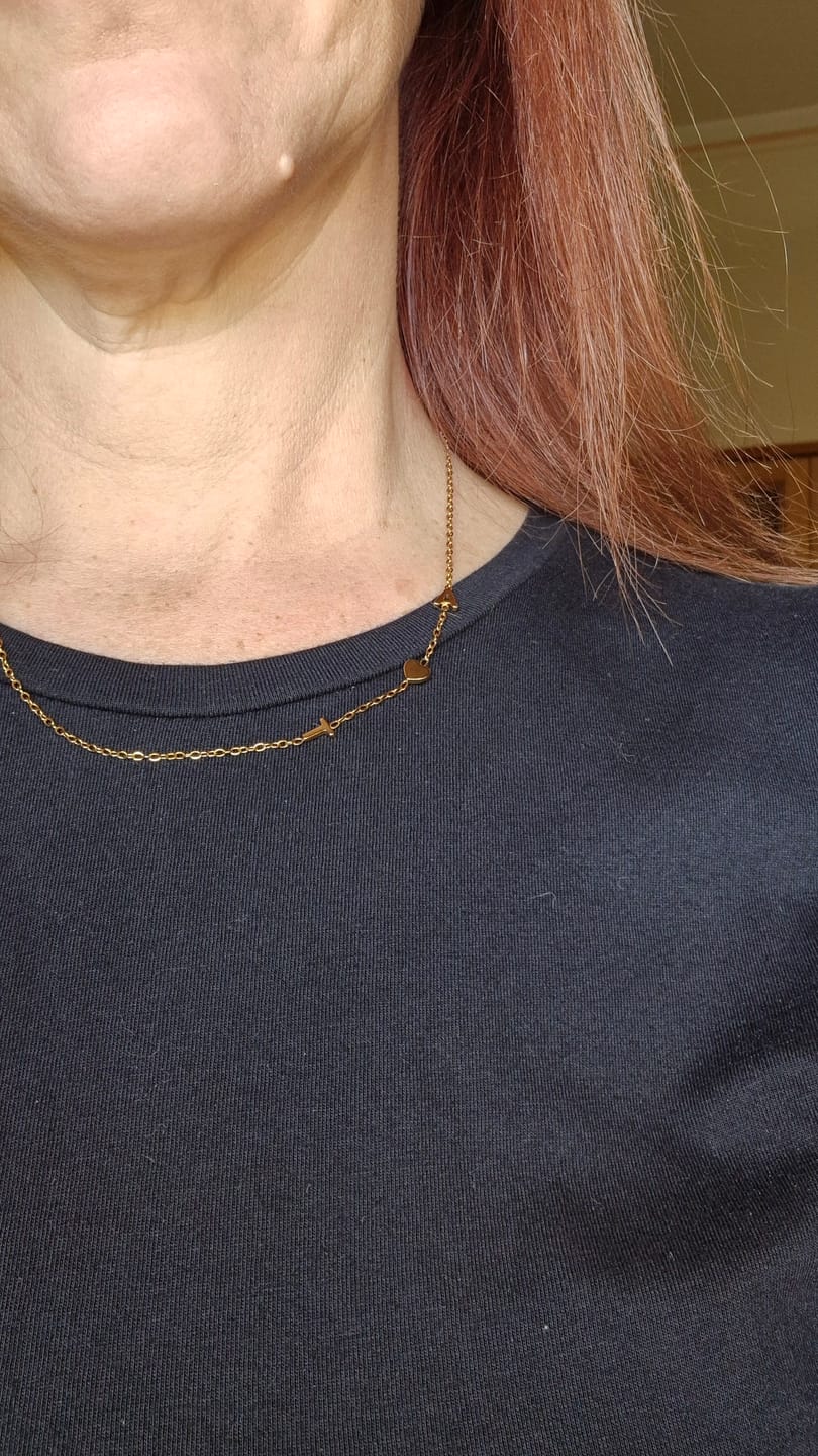 Customer photo review of Collana Personalizzata con Iniziali Laterali