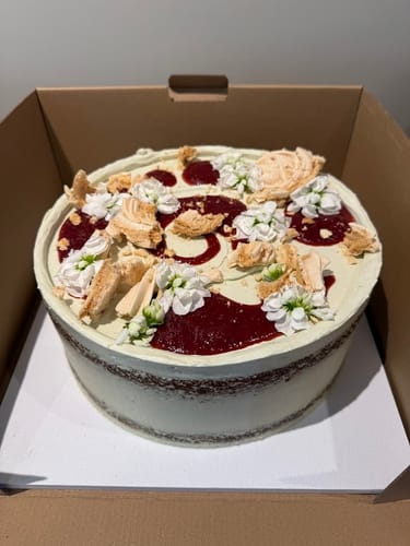 Customer photo review of floral sheet cake