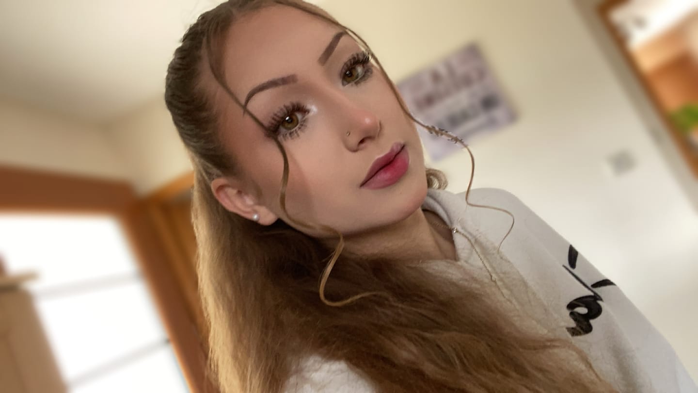 Customer photo review of Sérum pour croissance de cils - Des cils plus longs et plus épais naturellement !