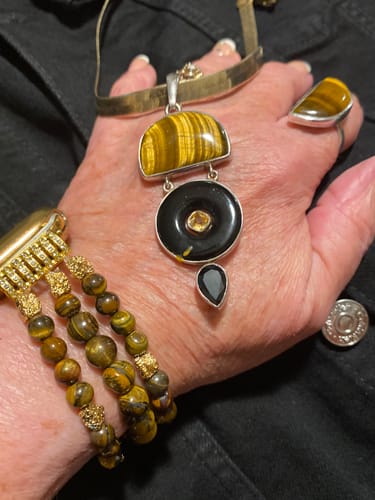 Customer photo review of Tiger Eye Gleam Stretch Apple Watch Strap