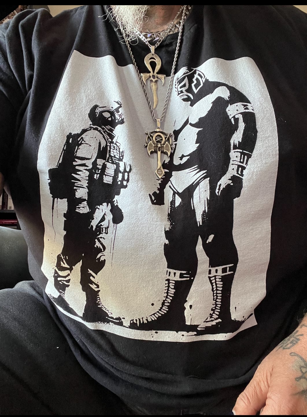 Customer photo review of Sin Lucha No Hay Victoria Art De La Calle T-Shirt