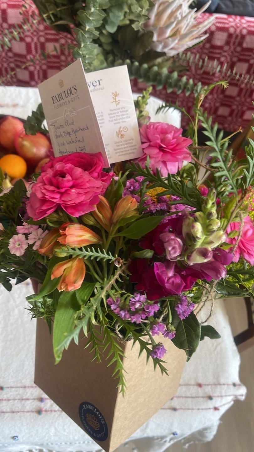 Customer photo review of Summer Delight Posy Box