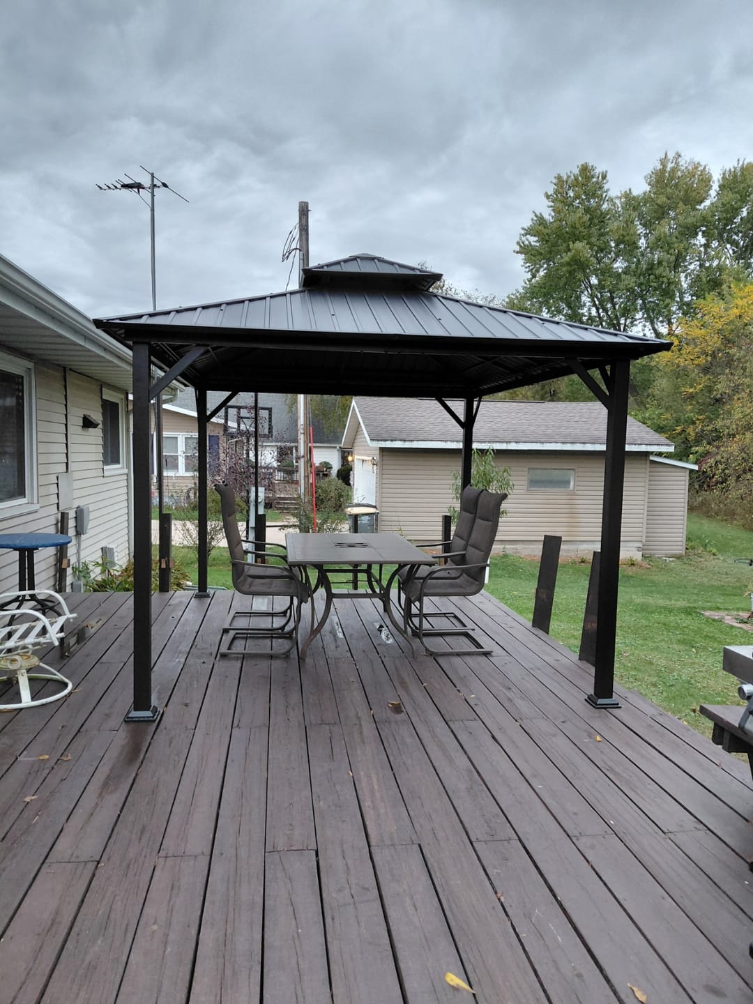 Customer photo review of Shade N' Shelters Hardtop Gazebo Winter Roof Support Rod