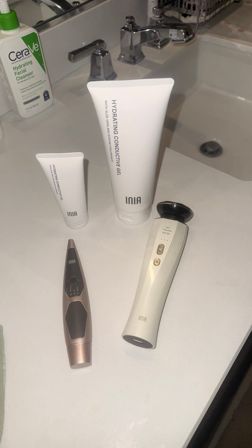 Customer photo review of INIA Hydrating Gel (10.56 Oz)