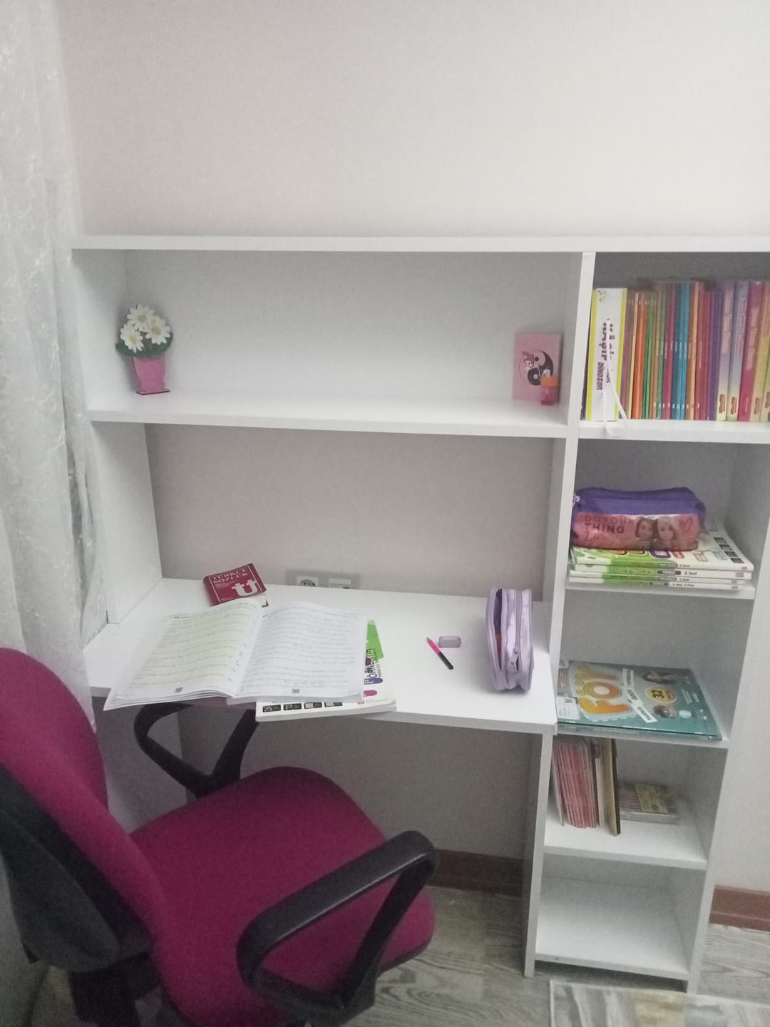 Customer photo review of Rani HA104 Kitaplıklı Raflı Bilgisayar Çalışma Masası Beyaz