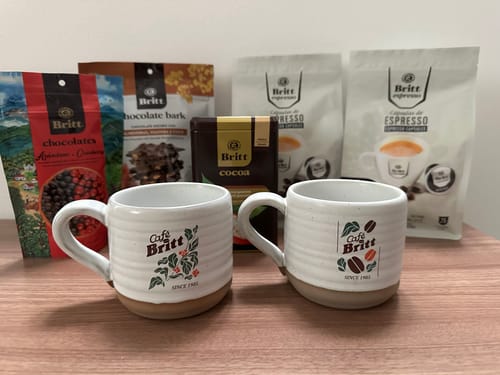 Customer photo review of Chocolate Bark Con Almendras, Guayaba Y Coco Britt