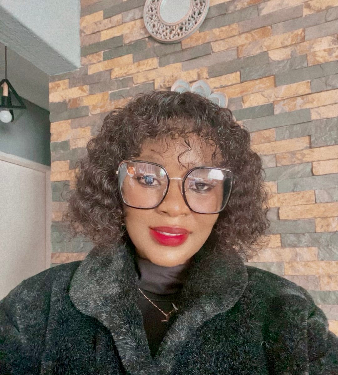 Customer photo review of Brazilian Water Wave Fringe - Zoe