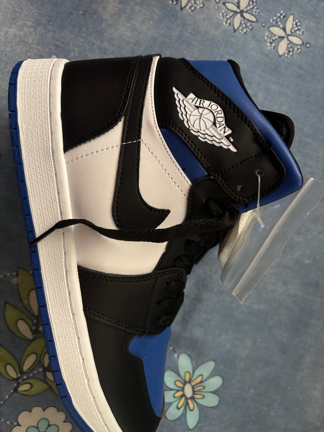 Customer photo review of Tenis Retro 1 Negro Rey Blanco
